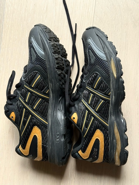 Asics Shoes - ASICS GEL- K1011 Unisex Sneaker - Black and Pure Gold - Size 39 M6/W7.5